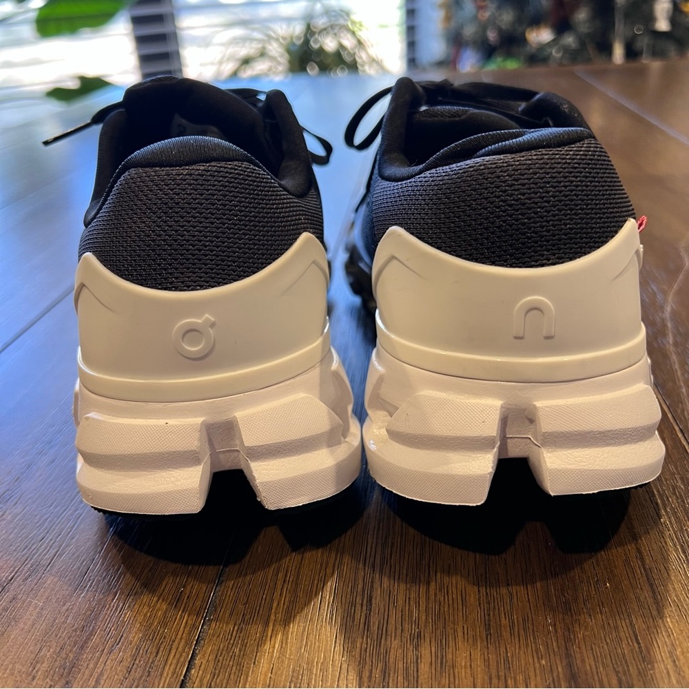 On Cloudflyer 4 Running Shoes | Black | Women's 8 - Picture 5 of 10